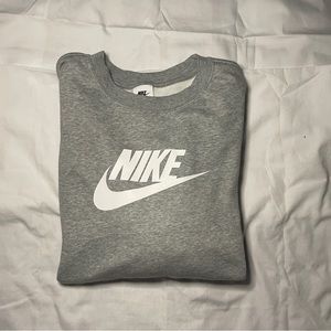 Nike crew neck (womens)